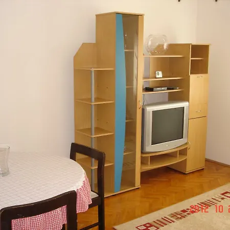 Lino אומאג